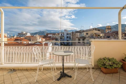 Balcony/Terrace, City view