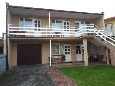 Property building, Day, Balcony/Terrace, Parking, internet