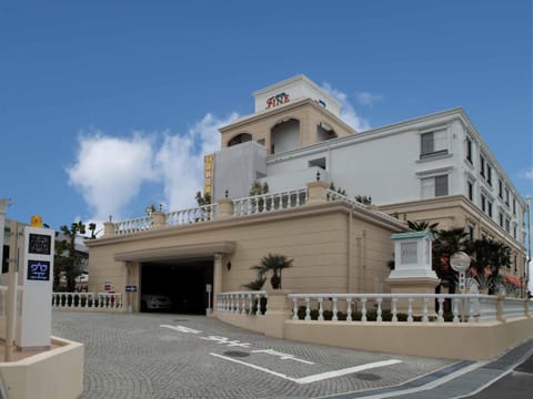 Property building, Facade/entrance, Day