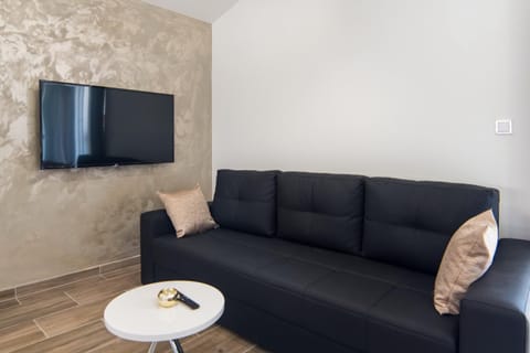 Communal lounge/ TV room, TV and multimedia