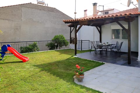 Facade/entrance, Garden