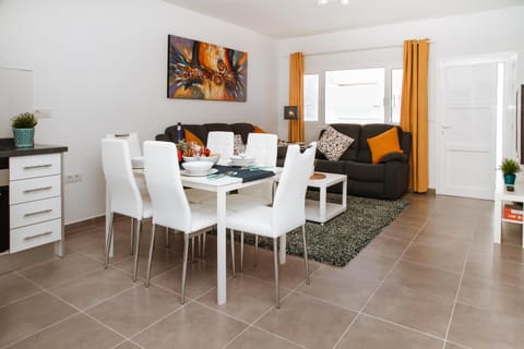 Communal lounge/ TV room, TV and multimedia, Living room, Dining area