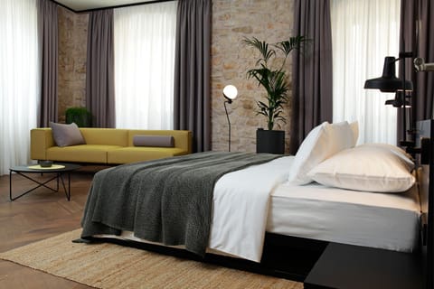 Bed, TV and multimedia, Coffee/tea facilities, Seating area, Bedroom