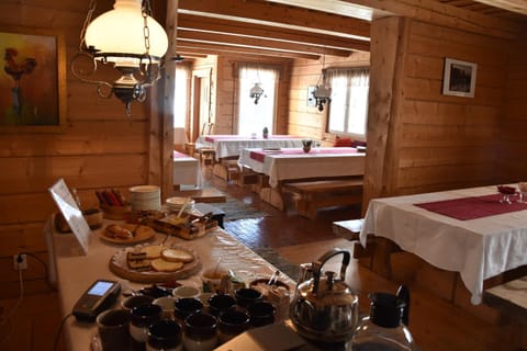 Restaurant/places to eat, Banquet/Function facilities