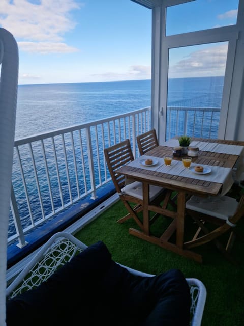 Natural landscape, View (from property/room), Balcony/Terrace, Seating area, Sea view