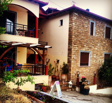 Facade/entrance, Internal: Not applicable to any particular room