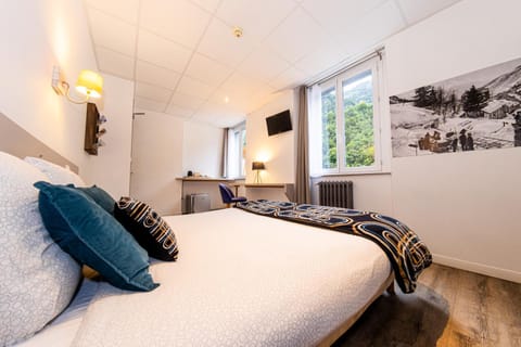 Photo of the whole room, Mountain view, Mountain view, River view, River view, Quiet street view