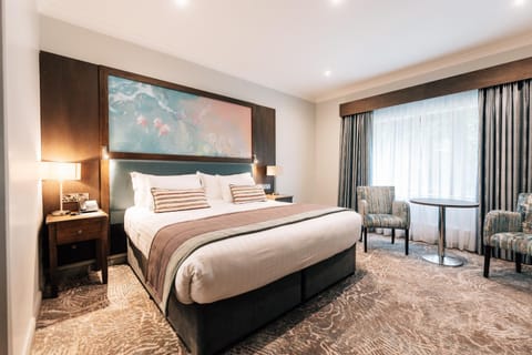 Bed, Photo of the whole room, Seating area, Bedroom