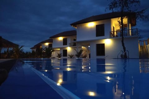 Property building, Swimming pool, Swimming pool