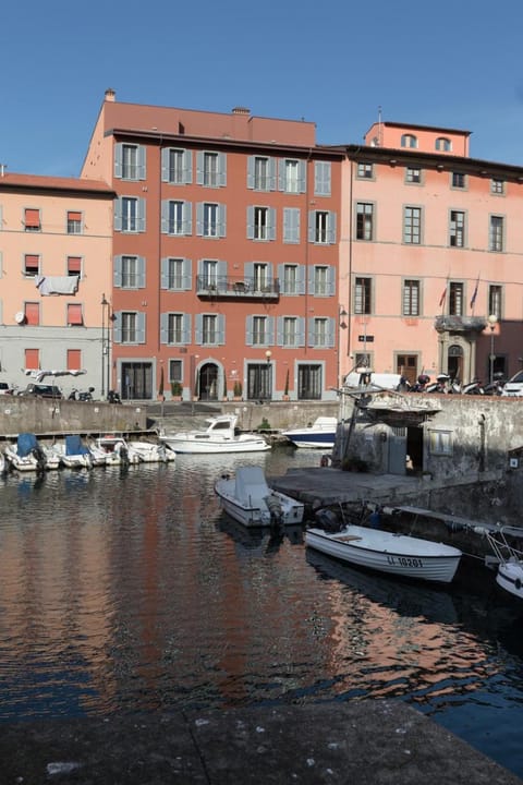 Property building, Facade/entrance, Neighbourhood