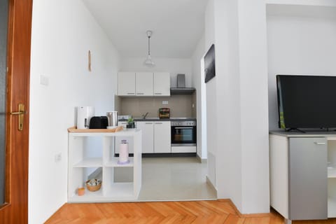 TV and multimedia, Kitchen or kitchenette