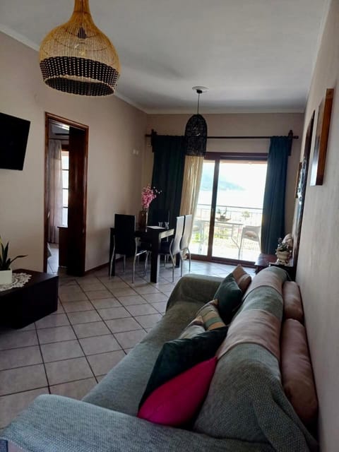 Communal lounge/ TV room, Bed, TV and multimedia, Living room, Photo of the whole room, Seating area, Dining area, Evening entertainment, Bedroom