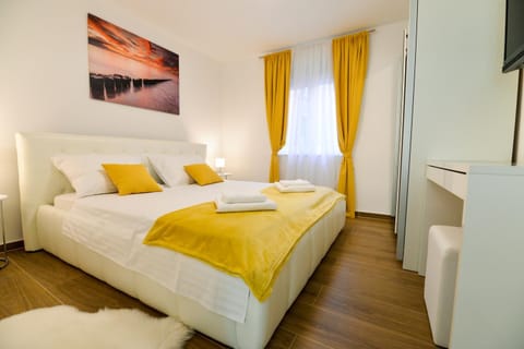 Sunset Gold Apartment in Zadar