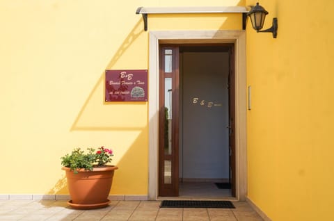 Facade/entrance, Property logo or sign
