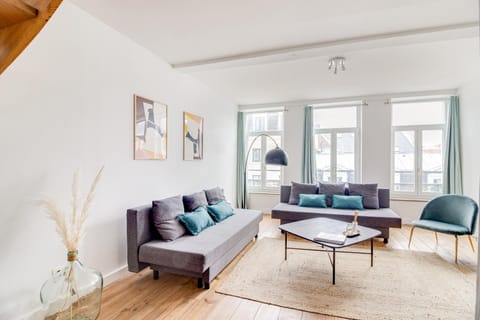 Communal lounge/ TV room, Living room, Seating area