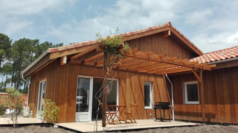 Property building, Garden, Balcony/Terrace