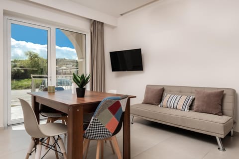 Communal lounge/ TV room, Living room, Seating area
