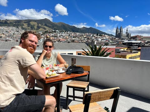 Restaurant/places to eat, People, View (from property/room), Balcony/Terrace, Food and drinks, Dining area, Food, Guests, Drinks, group of guests