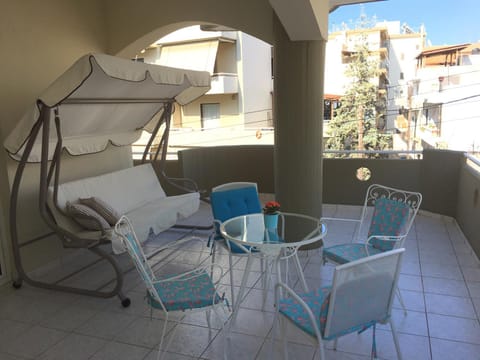 Day, Balcony/Terrace, Balcony/Terrace, Seating area, On site, City view, City view, Street view, Street view, Quiet street view