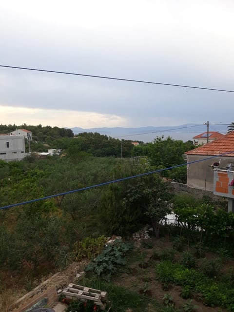 Location, children, Family