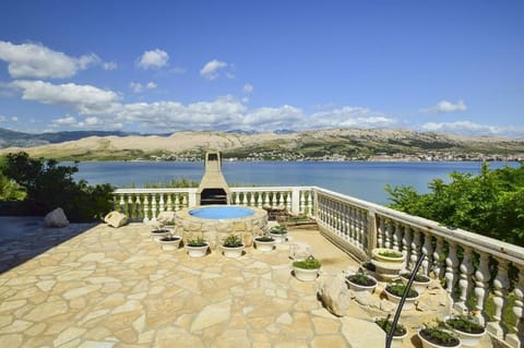 Location, children, Family