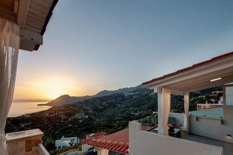 Balcony/Terrace, Mountain view, Sea view, Sunset