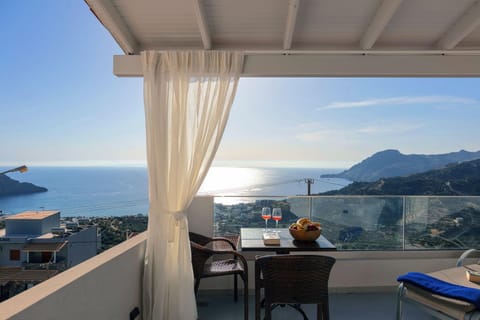 View (from property/room), Balcony/Terrace, Dining area, Sea view