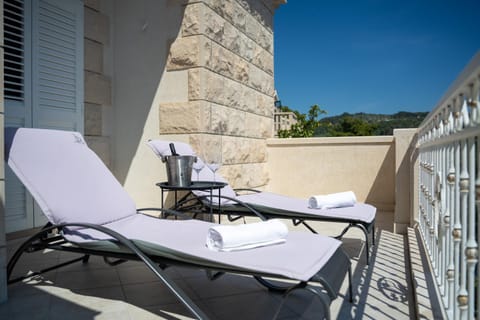 View (from property/room), Balcony/Terrace, sunbed