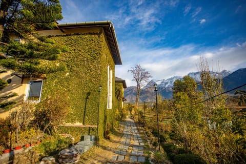 Property building, Natural landscape, Mountain view