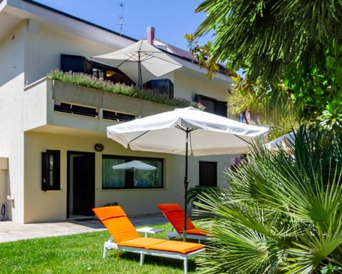 Property building, Garden, sunbed