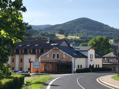 Facade/entrance