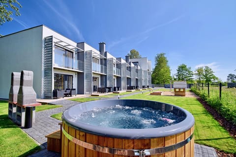 Property building, Balcony/Terrace, Entertainment