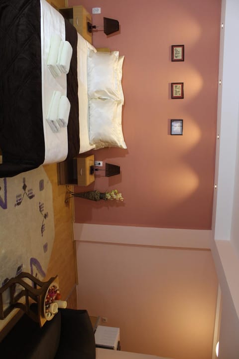 Bathroom, TV and multimedia, Coffee/tea facilities, Kitchen or kitchenette, Living room, Seating area