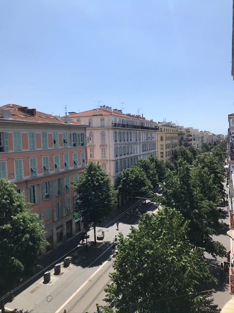 Neighbourhood, Street view