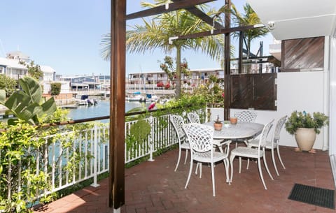 Waterfront - 10 Spinniker Knysna Quays-3 BR life on the water House in Knysna