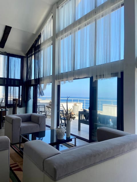 Living room, Lounge or bar, Seating area, Sea view