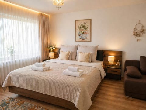 Bed, Photo of the whole room, Bedroom, towels