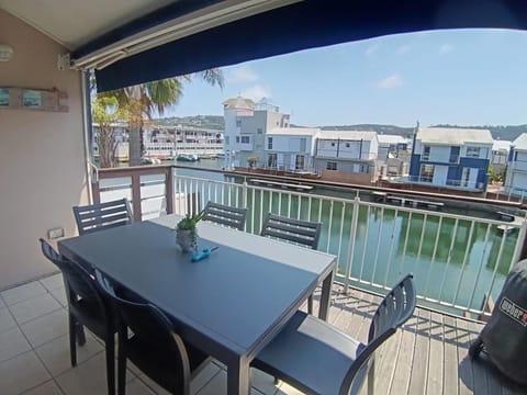 Waterfront - 8 commodore life on the water 3 BR House in Knysna