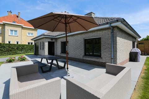Property building, Patio, Day
