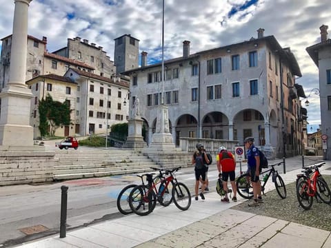 Cycling, Location