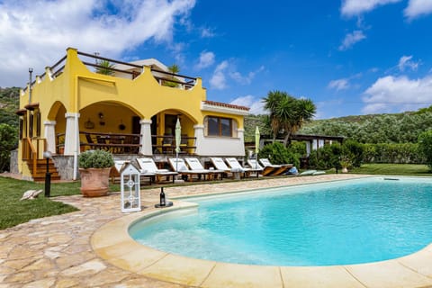 Property building, Pool view