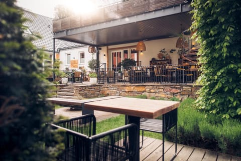 Property building, Patio, Restaurant/places to eat, Spring, Day, Garden, Balcony/Terrace, Garden view, Inner courtyard view