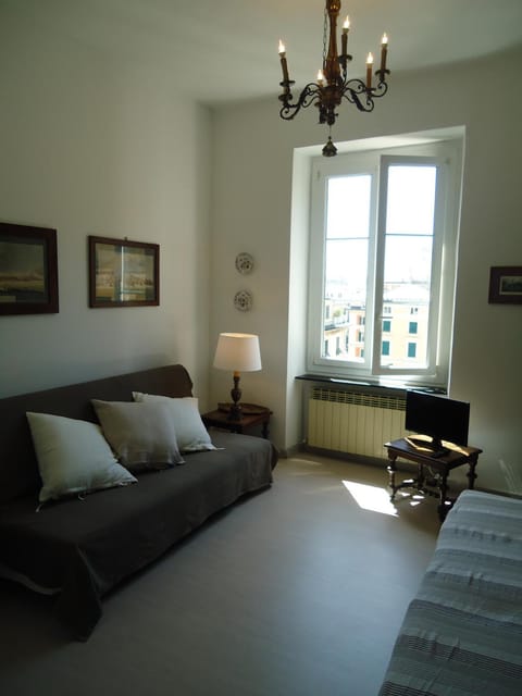 Library, Living room