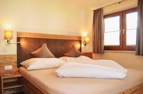 Staff, Staff, Bedroom