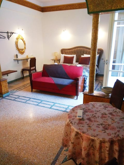 Bed, Photo of the whole room