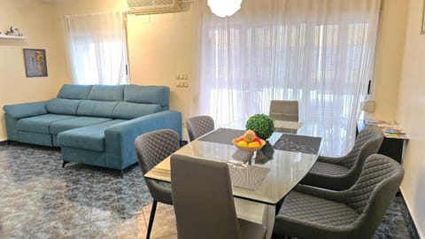 Living room, Seating area, Dining area