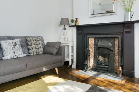 Communal lounge/ TV room, Living room, Seating area