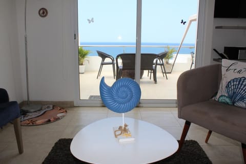 Natural landscape, View (from property/room), Balcony/Terrace, Living room, Beach, Sea view