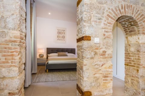 Bed, Photo of the whole room, Decorative detail, Bedroom