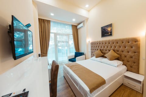 TV and multimedia, Photo of the whole room, Bedroom